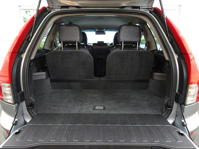 XC90 3.2 Rデザイン 後期型 記録簿 禁煙車 スペアキー 7人乗 直列6気筒3200CC アイシン製6速AT HID Rデザイン専用19インチアルミホイール(43枚目)
