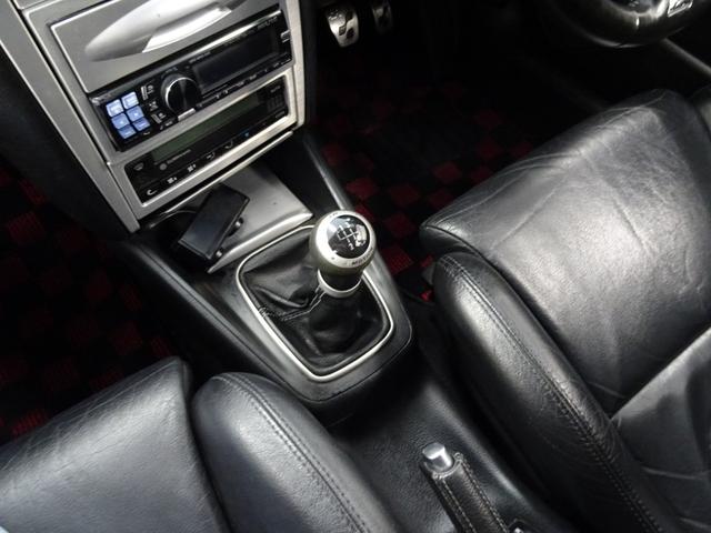 ゴルフ R32 記録簿 禁煙車 限定200台 4モーション 6速MT RAYS18インチアルミホイール einsatzマフラー 純正アルミ有 オールペイント(22枚目)