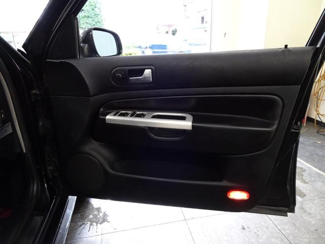 ゴルフ R32 記録簿 禁煙車 限定200台 4モーション 6速MT RAYS18インチアルミホイール einsatzマフラー 純正アルミ有 オールペイント(24枚目)