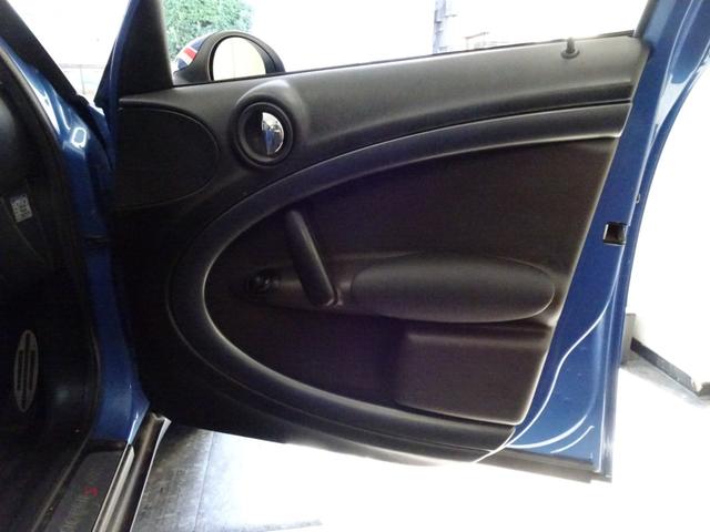 MINI クーパーS クロスオーバー 記録簿 禁煙車 スペアキー 純正アルミホイール HID ブラックモケットシート パドルシフト(24枚目)