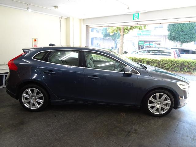 V40 D4 インスクリプション 後期型 記録簿 禁煙車 衝突軽減ブレーキ ブラインドスポット レーンキープ 直列4気筒2000CCディーゼルターボ アイシン製8速AT パノラマガラスルーフ(7枚目)