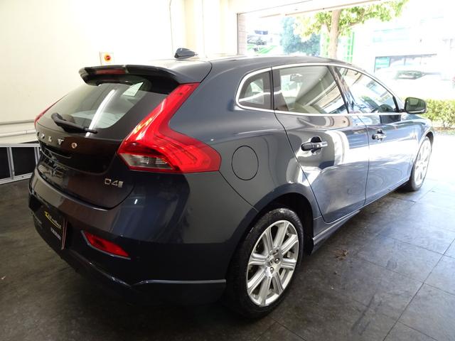 V40 D4 インスクリプション 後期型 記録簿 禁煙車 衝突軽減ブレーキ ブラインドスポット レーンキープ 直列4気筒2000CCディーゼルターボ アイシン製8速AT パノラマガラスルーフ(11枚目)