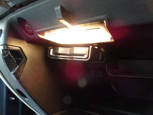 V40 D4 インスクリプション 後期型 記録簿 禁煙車 衝突軽減ブレーキ ブラインドスポット レーンキープ 直列4気筒2000CCディーゼルターボ アイシン製8速AT パノラマガラスルーフ(19枚目)