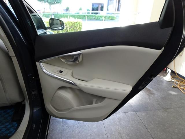 V40 D4 インスクリプション 後期型 記録簿 禁煙車 衝突軽減ブレーキ ブラインドスポット レーンキープ 直列4気筒2000CCディーゼルターボ アイシン製8速AT パノラマガラスルーフ(25枚目)