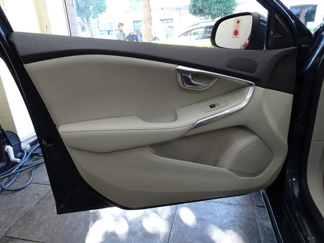 V40 D4 インスクリプション 後期型 記録簿 禁煙車 衝突軽減ブレーキ ブラインドスポット レーンキープ 直列4気筒2000CCディーゼルターボ アイシン製8速AT パノラマガラスルーフ(26枚目)