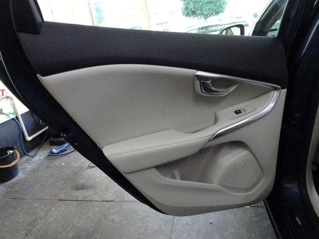 V40 D4 インスクリプション 後期型 記録簿 禁煙車 衝突軽減ブレーキ ブラインドスポット レーンキープ 直列4気筒2000CCディーゼルターボ アイシン製8速AT パノラマガラスルーフ(27枚目)