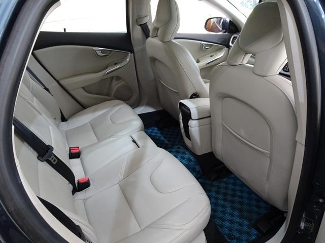 V40 D4 インスクリプション 後期型 記録簿 禁煙車 衝突軽減ブレーキ ブラインドスポット レーンキープ 直列4気筒2000CCディーゼルターボ アイシン製8速AT パノラマガラスルーフ(31枚目)