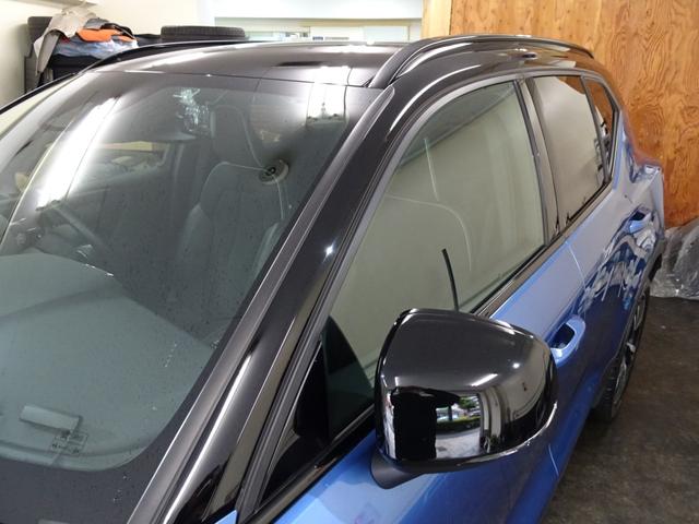 XC40 T4 AWD Rデザイン 記録簿 禁煙車 評価点4.5点 衝突軽減ブレーキ ブラインドスポット(BLIS) レーンキープ パイロットアシスト 直列4気筒2000CCターボ アイシン製8速AT カープレイ(7枚目)