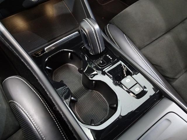 XC40 T4 AWD Rデザイン 記録簿 禁煙車 評価点4.5点 衝突軽減ブレーキ ブラインドスポット(BLIS) レーンキープ パイロットアシスト 直列4気筒2000CCターボ アイシン製8速AT カープレイ(25枚目)