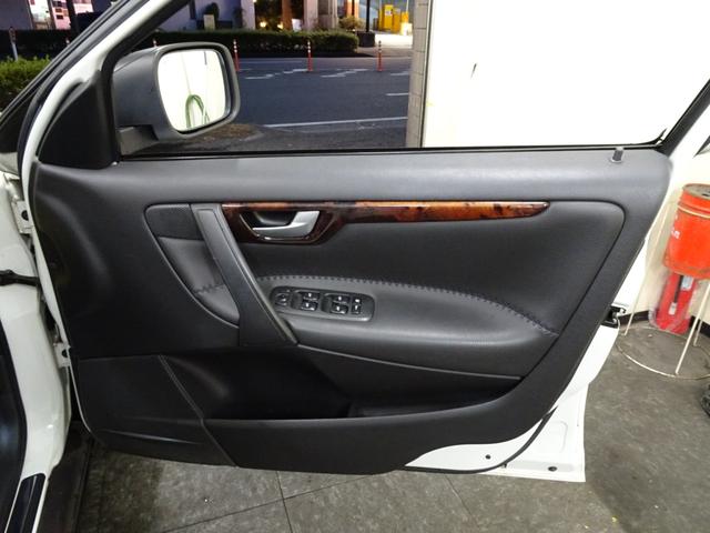 ＸＣ７０ ２．５Ｔ　記録簿　禁煙車　後期型　２００５年モデル　スペアキー　直列５気筒２５２０ＣＣターボ　アイシン製５速ＡＴ　ガラスサンルーフ　社外１８インチアルミ（28枚目）