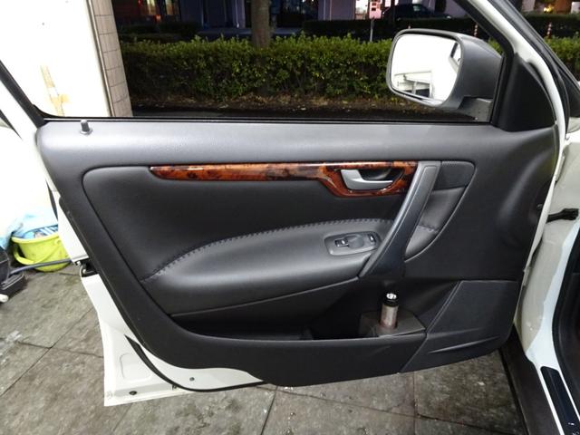 ＸＣ７０ ２．５Ｔ　記録簿　禁煙車　後期型　２００５年モデル　スペアキー　直列５気筒２５２０ＣＣターボ　アイシン製５速ＡＴ　ガラスサンルーフ　社外１８インチアルミ（30枚目）