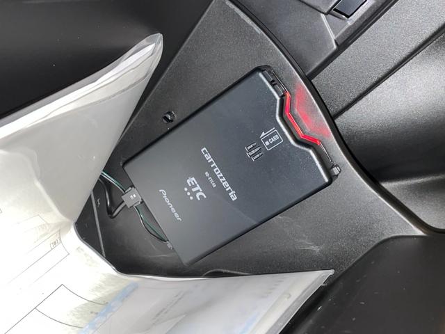 クロス　アダプティブクルーズコントロール　衝突軽減ブレーキ　レーンキープアシスト　バックカメラ　Ｃａｒｐｌａｙ　Ｂｌｕｅｔｏｏｔｈ　ＥＴＣ　前席シートヒーター　純正１８インチアルミ　当店デモカー(10枚目)