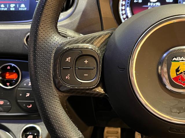 コンペティツィオーネ　ＭＹＳ　レコードモンツッアマフラー　ｂｒｅｍｂｏキャリパー　アルカンターラシート　Ｃａｒｐｌａｙ　ドライブレコダー　リアパークセンサー　純正１７インチアルミ(33枚目)