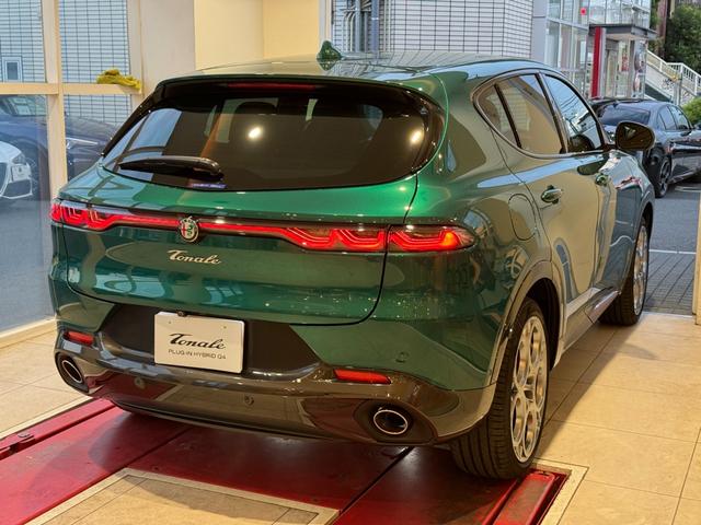 トナーレ プラグインハイブリッドＱ４　ヴェローチェ　アダプティブクルーズコントロール　衝突軽減ブレーキ　レーンキープアシスト　ブラックレザー　純正ナビ　全周囲カメラ　Ｃａｒｐｌａｙ　ｈａｒｍａｎ／ｃａｒｄｏｎ　純正２０インチＡＷ　当店デモカー（5枚目）