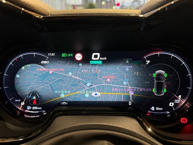 トナーレ プラグインハイブリッドＱ４　ヴェローチェ　アダプティブクルーズコントロール　衝突軽減ブレーキ　レーンキープアシスト　ブラックレザー　純正ナビ　全周囲カメラ　Ｃａｒｐｌａｙ　ｈａｒｍａｎ／ｃａｒｄｏｎ　純正２０インチＡＷ　当店デモカー（15枚目）