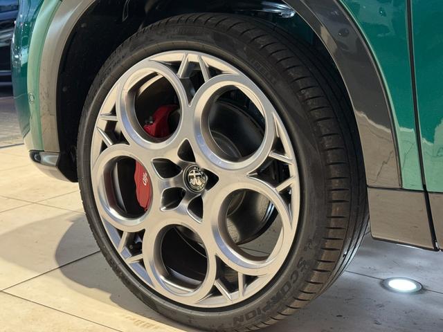 トナーレ プラグインハイブリッドＱ４　ヴェローチェ　アダプティブクルーズコントロール　衝突軽減ブレーキ　レーンキープアシスト　ブラックレザー　純正ナビ　全周囲カメラ　Ｃａｒｐｌａｙ　ｈａｒｍａｎ／ｃａｒｄｏｎ　純正２０インチＡＷ　当店デモカー（26枚目）