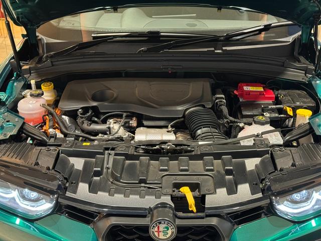 トナーレ プラグインハイブリッドＱ４　ヴェローチェ　アダプティブクルーズコントロール　衝突軽減ブレーキ　レーンキープアシスト　ブラックレザー　純正ナビ　全周囲カメラ　Ｃａｒｐｌａｙ　ｈａｒｍａｎ／ｃａｒｄｏｎ　純正２０インチＡＷ　当店デモカー（28枚目）