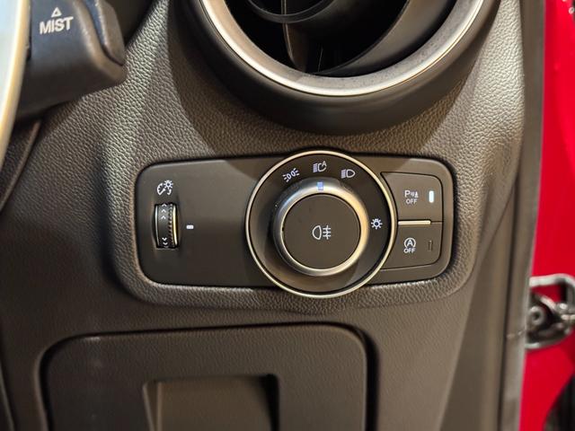 ステルヴィオ ２．０ターボ　Ｑ４ヴェローチェ　アダプティブクルーズコントロール　衝突軽減ブレーキ　レーンキープアシスト　黒革シート　純正ナビ　バックカメラ　Ｃａｒｐｌａｙ　Ｆシートヒーター　パワーバックドア　純正２１インチアルミ　現行モデル（36枚目）