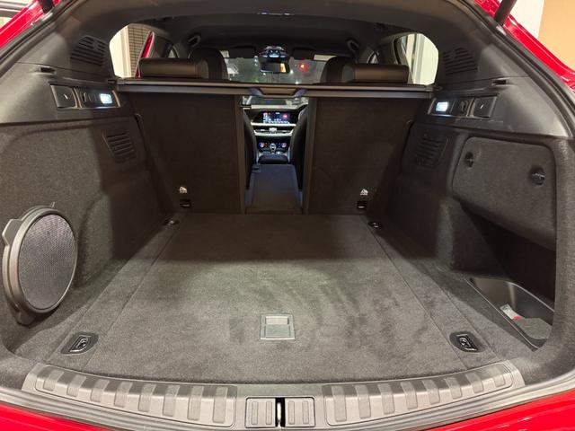 ステルヴィオ ２．０ターボ　Ｑ４ヴェローチェ　アダプティブクルーズコントロール　衝突軽減ブレーキ　レーンキープアシスト　黒革シート　純正ナビ　バックカメラ　Ｃａｒｐｌａｙ　Ｆシートヒーター　パワーバックドア　純正２１インチアルミ　現行モデル（46枚目）