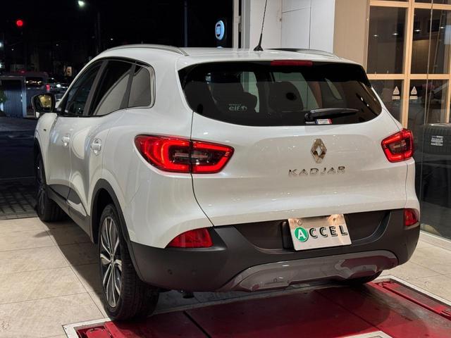 カジャー ボーズ　クルーズコントロール　レーンキープアシスト　衝突軽減ブレーキガラスルーフ　Ｃａｒｐｌａｙ　Ｂｌｕｅｔｏｏｔｈ　Ｂカメラ　ハーフレザーシート　ＬＥＤヘッドライト　クリアランスソナー　純正１９インチアルミ（22枚目）