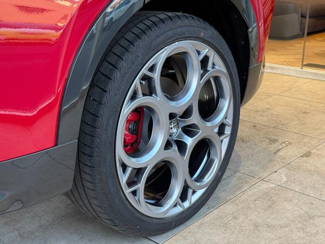 トナーレ プラグインハイブリッドＱ４　ヴェローチェ　アダプティブクルーズコントロール　衝突軽減ブレーキ　レーンキープアシスト　純正ナビ　全周囲カメラ　Ｃａｒｐｌａｙ　黒革シート　シートヒーター　クリアランスソナー　純正２０インチアルミ　弊社下取車（25枚目）