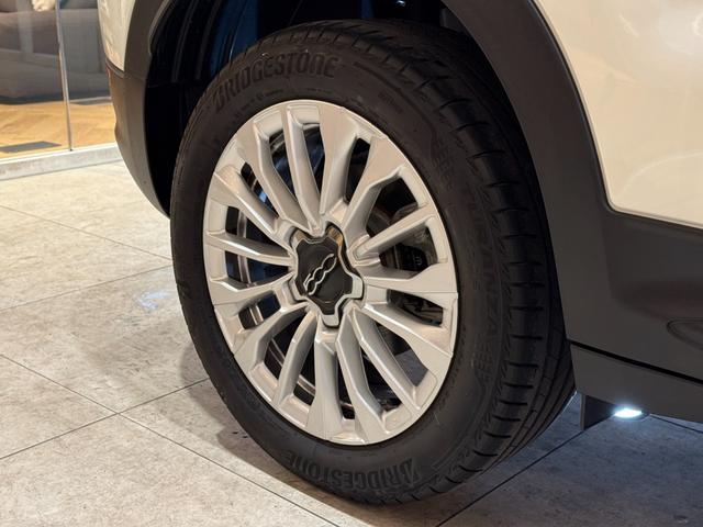 ５００Ｘ インフィニート　アダプティブクルーズコントロール　レーンキープアシスト　衝突軽減ブレーキ　電動ソフトトップ　本革シート　２ＤＩＮナビ　Ｂカメラ　フルセグ　前後ドラレコ　シートヒーター　クリアランスソナー　純正ＡＷ（26枚目）