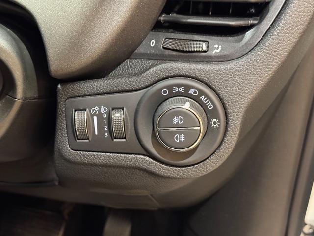 ５００Ｘ インフィニート　アダプティブクルーズコントロール　レーンキープアシスト　衝突軽減ブレーキ　電動ソフトトップ　本革シート　２ＤＩＮナビ　Ｂカメラ　フルセグ　前後ドラレコ　シートヒーター　クリアランスソナー　純正ＡＷ（35枚目）