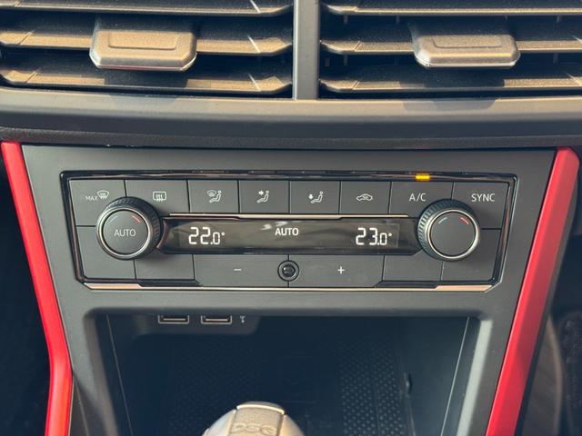 ポロＧＴＩ 　アダプティブクルーズコントロール　レーンキープアシスト　衝突軽減ブレーキ　純正ナビ　バックカメラ　純正アルミホイール１７インチ　ｃａｒｐｌａｙ　デジタルメータークラスター　フルセグ　ドライブレコーダー（17枚目）