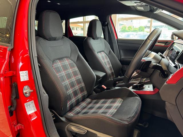 ポロＧＴＩ 　アダプティブクルーズコントロール　レーンキープアシスト　衝突軽減ブレーキ　純正ナビ　バックカメラ　純正アルミホイール１７インチ　ｃａｒｐｌａｙ　デジタルメータークラスター　フルセグ　ドライブレコーダー（34枚目）