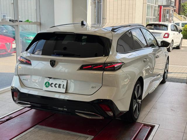 ３０８ ＳＷ　ＧＴ　ブルーＨＤｉ　アダプティブクルーズコントロール　レーンキープアシスト　衝突軽減ブレーキ　サンルーフ　純正ナビ　バックカメラ　ハーフレザー　シートヒーター　パワーバックドア　ＬＥＤヘッドライト　純正１８インチＡＷ（5枚目）