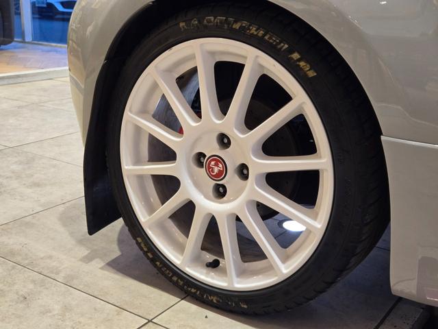 アバルト５９５Ｃ エッセエッセ　４５台限定車　ｂｒｅｍｂｏキャリパー　ＡＫＲＡＰＯＶＩＣマフラー　Ｃａｒｐｌａｙ　デジタルインナーミラー　リアパークセンサー　純正１７インチアルミ（26枚目）