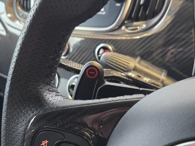 アバルト５９５Ｃ エッセエッセ　４５台限定車　ｂｒｅｍｂｏキャリパー　ＡＫＲＡＰＯＶＩＣマフラー　Ｃａｒｐｌａｙ　デジタルインナーミラー　リアパークセンサー　純正１７インチアルミ（33枚目）