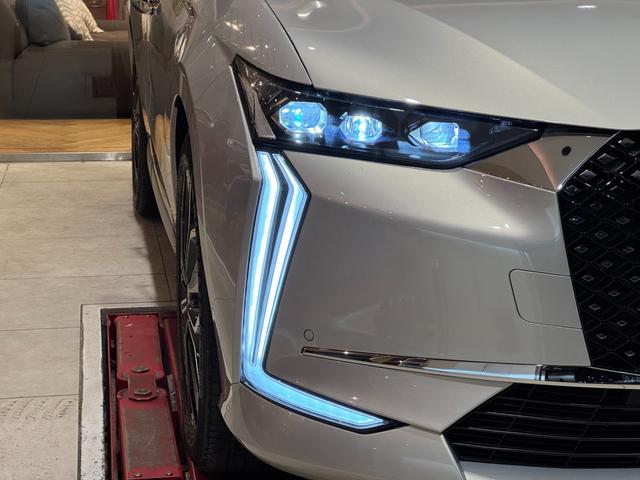 ＤＳ４ リヴォリ　ブルーＨＤｉ　弊社下取車　黒革シート　純正ナビ　全周囲カメラ　Ｃａｒｐｌａｙ　Ｂｌｕｅｔｏｏｔｈ　ＦＯＣＡＬサウンド　パワーバックドア　ＬＥＤヘッドライト　純正１９インチアルミ（4枚目）
