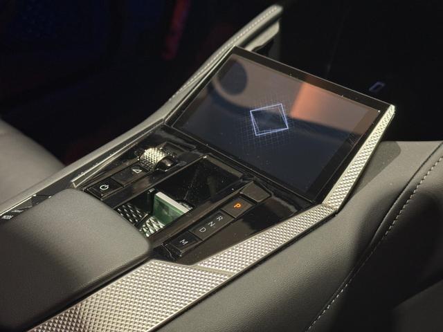 ＤＳ４ リヴォリ　ブルーＨＤｉ　弊社下取車　黒革シート　純正ナビ　全周囲カメラ　Ｃａｒｐｌａｙ　Ｂｌｕｅｔｏｏｔｈ　ＦＯＣＡＬサウンド　パワーバックドア　ＬＥＤヘッドライト　純正１９インチアルミ（20枚目）