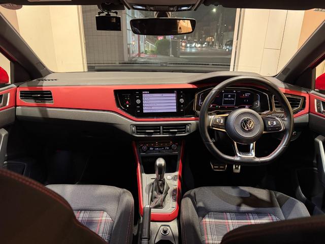 ポロGTI ベースグレード アダプティブクルーズコントロール 衝突軽減ブレーキ 純正ナビ バックカメラ 前後ドラレコ ETC Carplay Bluetooth 前後センサー 純正17インチアルミ(6枚目)