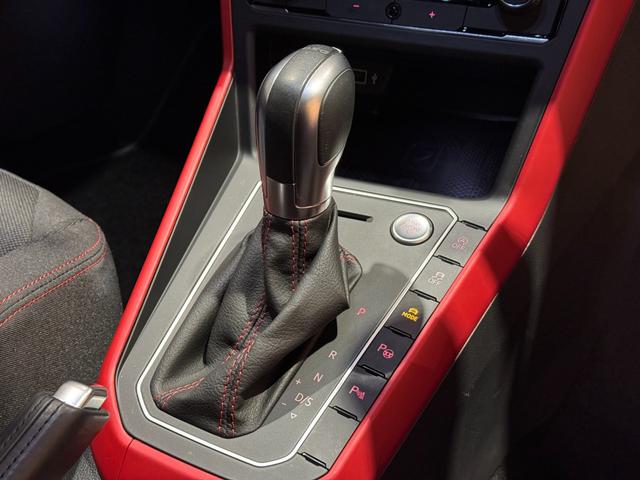 ポロGTI ベースグレード アダプティブクルーズコントロール 衝突軽減ブレーキ 純正ナビ バックカメラ 前後ドラレコ ETC Carplay Bluetooth 前後センサー 純正17インチアルミ(19枚目)
