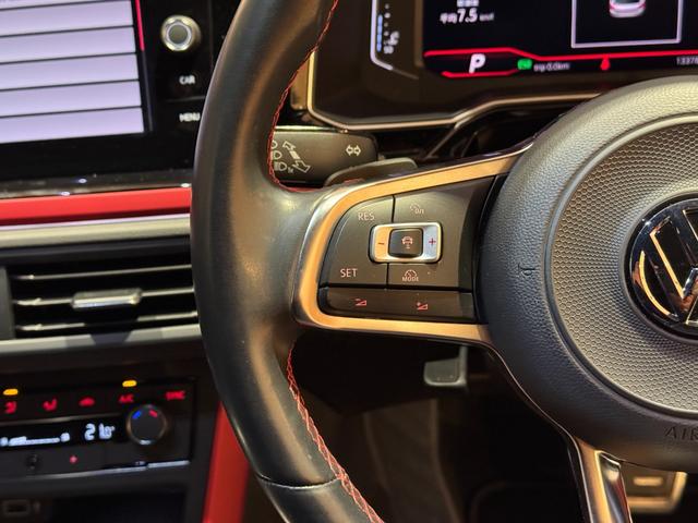 ポロGTI ベースグレード アダプティブクルーズコントロール 衝突軽減ブレーキ 純正ナビ バックカメラ 前後ドラレコ ETC Carplay Bluetooth 前後センサー 純正17インチアルミ(31枚目)