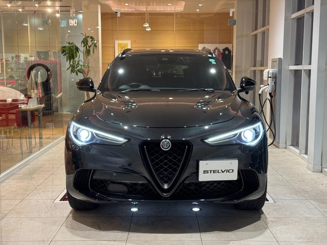 ステルヴィオ クアドリフォリオ アダプティブクルーズコントロール レーンキープアシスト 衝突軽軽減ブレーキ Carplay バックカメラ 前後ドラレコ ETC HID 純正20インチアルミ ワンオーナー(3枚目)