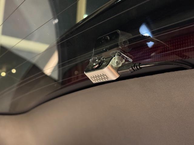 ステルヴィオ クアドリフォリオ アダプティブクルーズコントロール レーンキープアシスト 衝突軽軽減ブレーキ Carplay バックカメラ 前後ドラレコ ETC HID 純正20インチアルミ ワンオーナー(8枚目)