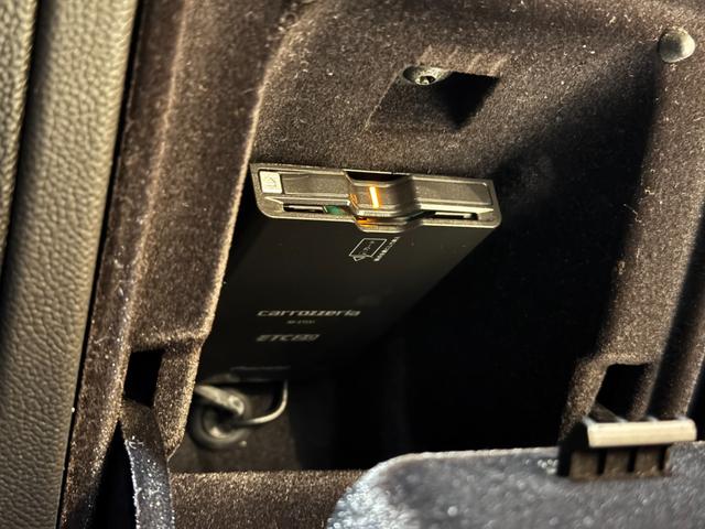 ステルヴィオ クアドリフォリオ アダプティブクルーズコントロール レーンキープアシスト 衝突軽軽減ブレーキ Carplay バックカメラ 前後ドラレコ ETC HID 純正20インチアルミ ワンオーナー(13枚目)