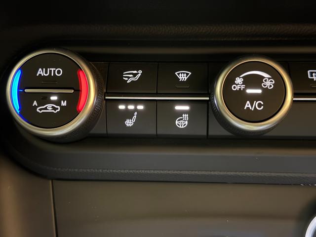 ステルヴィオ クアドリフォリオ アダプティブクルーズコントロール レーンキープアシスト 衝突軽軽減ブレーキ Carplay バックカメラ 前後ドラレコ ETC HID 純正20インチアルミ ワンオーナー(16枚目)