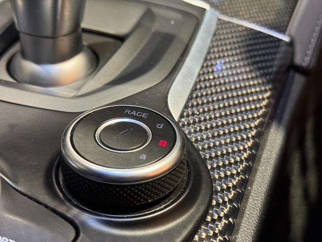 ステルヴィオ クアドリフォリオ アダプティブクルーズコントロール レーンキープアシスト 衝突軽軽減ブレーキ Carplay バックカメラ 前後ドラレコ ETC HID 純正20インチアルミ ワンオーナー(19枚目)