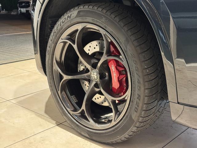 ステルヴィオ クアドリフォリオ アダプティブクルーズコントロール レーンキープアシスト 衝突軽軽減ブレーキ Carplay バックカメラ 前後ドラレコ ETC HID 純正20インチアルミ ワンオーナー(26枚目)