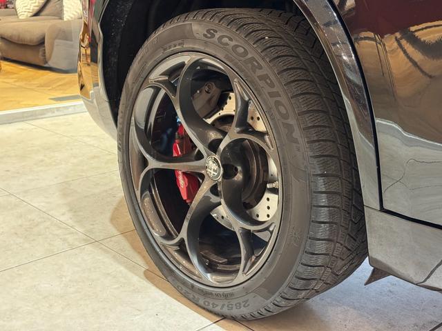 ステルヴィオ クアドリフォリオ アダプティブクルーズコントロール レーンキープアシスト 衝突軽軽減ブレーキ Carplay バックカメラ 前後ドラレコ ETC HID 純正20インチアルミ ワンオーナー(28枚目)