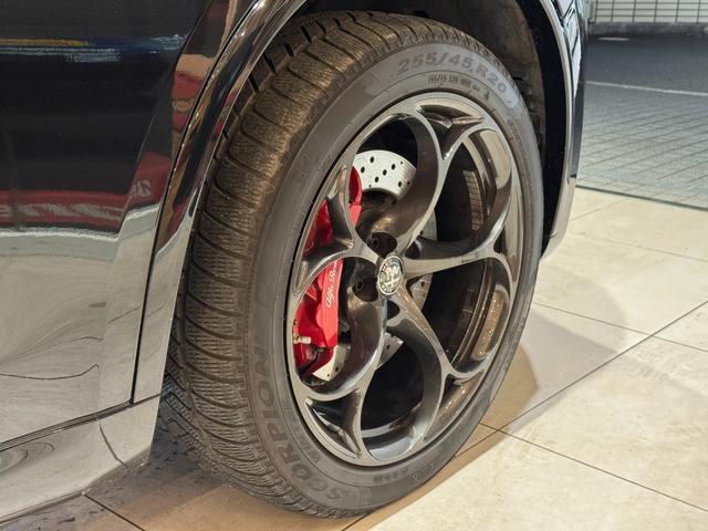 ステルヴィオ クアドリフォリオ アダプティブクルーズコントロール レーンキープアシスト 衝突軽軽減ブレーキ Carplay バックカメラ 前後ドラレコ ETC HID 純正20インチアルミ ワンオーナー(29枚目)