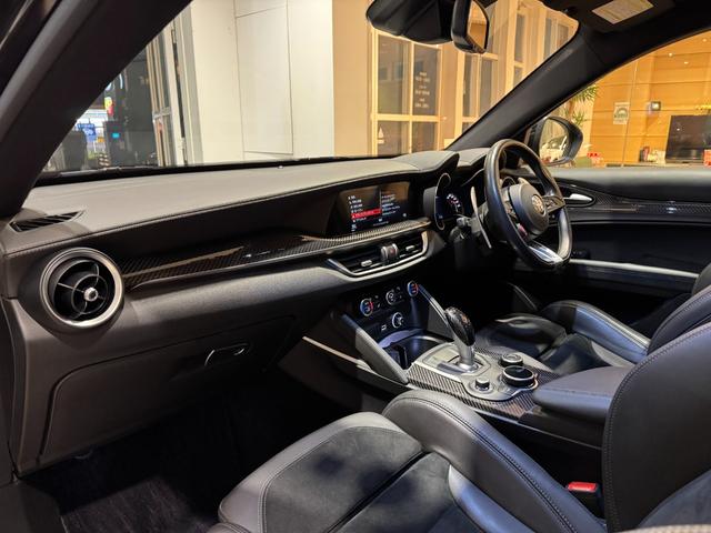 ステルヴィオ クアドリフォリオ アダプティブクルーズコントロール レーンキープアシスト 衝突軽軽減ブレーキ Carplay バックカメラ 前後ドラレコ ETC HID 純正20インチアルミ ワンオーナー(31枚目)