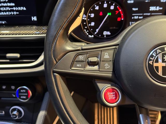 ステルヴィオ クアドリフォリオ アダプティブクルーズコントロール レーンキープアシスト 衝突軽軽減ブレーキ Carplay バックカメラ 前後ドラレコ ETC HID 純正20インチアルミ ワンオーナー(33枚目)