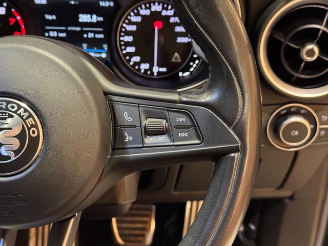 ステルヴィオ クアドリフォリオ アダプティブクルーズコントロール レーンキープアシスト 衝突軽軽減ブレーキ Carplay バックカメラ 前後ドラレコ ETC HID 純正20インチアルミ ワンオーナー(34枚目)