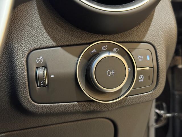 ステルヴィオ クアドリフォリオ アダプティブクルーズコントロール レーンキープアシスト 衝突軽軽減ブレーキ Carplay バックカメラ 前後ドラレコ ETC HID 純正20インチアルミ ワンオーナー(37枚目)