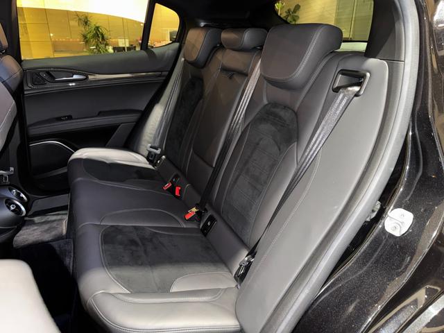 ステルヴィオ クアドリフォリオ アダプティブクルーズコントロール レーンキープアシスト 衝突軽軽減ブレーキ Carplay バックカメラ 前後ドラレコ ETC HID 純正20インチアルミ ワンオーナー(44枚目)